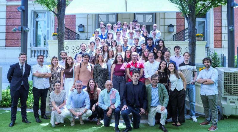 Group photo of the Akademia Future Builders cohort